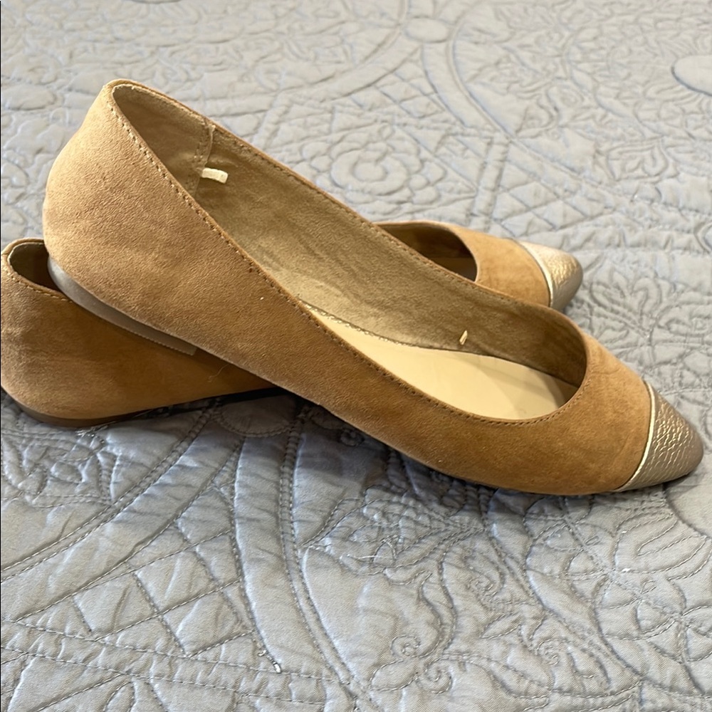 *3 for $10* Old Navy Tan and gold Flats 7